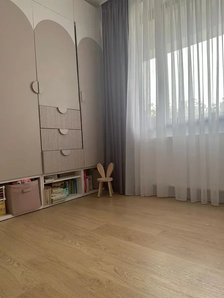 Bucurestii Noi, Damaroaia, apartament 4 camere cu balcon si curte, mobilat,