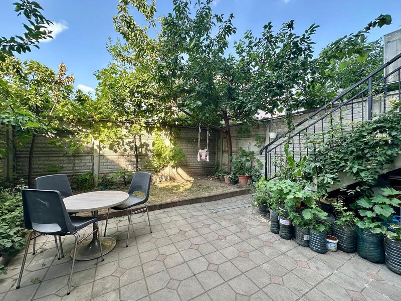 Bucurestii Noi, Damaroaia, apartament 4 camere cu balcon si curte, mobilat,